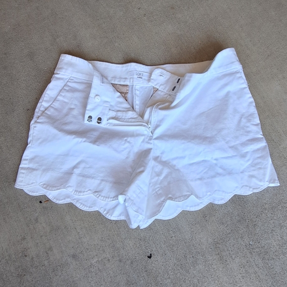 LOFT Mid Waist White Scalloped Shorts - Picture 2 of 4